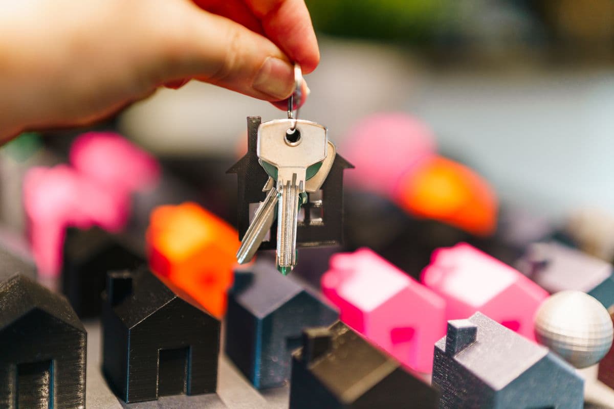 Miniature houses and keys representing rent choices